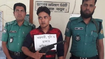 ডাকাতি হত্যাসহ একাধিক মামলার আসামী রাজিব অস্ত্রসহ  আটক