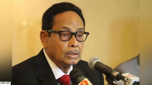 ঢাকায় ফিরেছেন এরশাদ