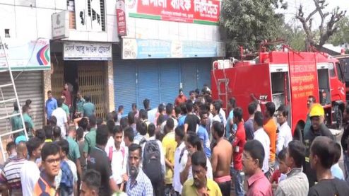 নগরীর দৌলতপুরে জেনারেটর বিস্ফোরণে রূপালী ব্যাংকে অগ্নিকাণ্ড