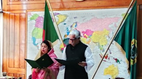 শপথ নিলেন, টিকবেন তো মনসুর?