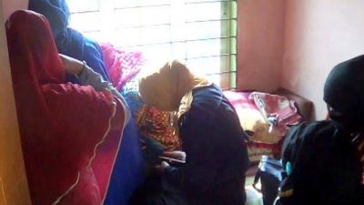 খুলনায় হোটেল থেকে অসামাজিক কার্যকলাপে জড়িত ২৮ জনকে গ্রেফতার