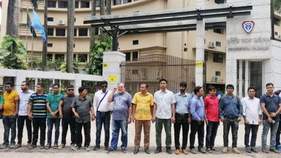 সাংবাদিকদের কাছে দুদককে ক্ষমা চাইতে হবেঃসাংবাদিকদের বিক্ষোভে বক্তারা