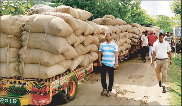 মোড়েলগঞ্জে কৃষকদের বঞ্চিত করে ধান সংগ্রহ