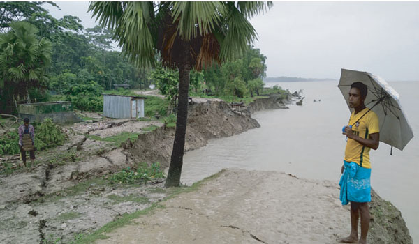 শরণখোলায় পাউবো’র ভেড়িবাঁধসহ ১০ বিঘা জমি নদীগর্ভে বিলীন