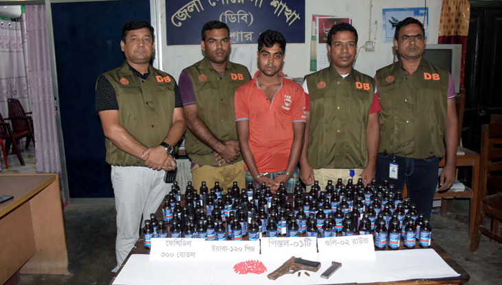 যশোরে বিদেশি অস্ত্র ও ফেনসিডিলসহ মাদক কারবারি গ্রেফতার
