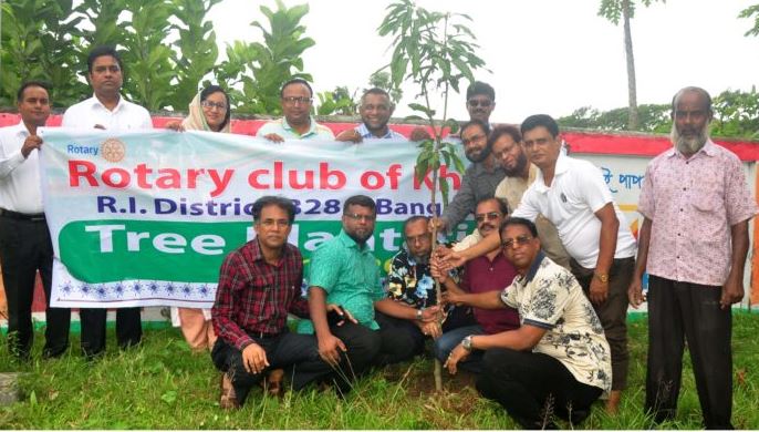 খুলনা রোটারী ক্লাবের দ্বিতীয় দিনে পোর্ট মাধ্যমিক বিদ্যালয়ে বৃক্ষরোপণ কর্মসূচী