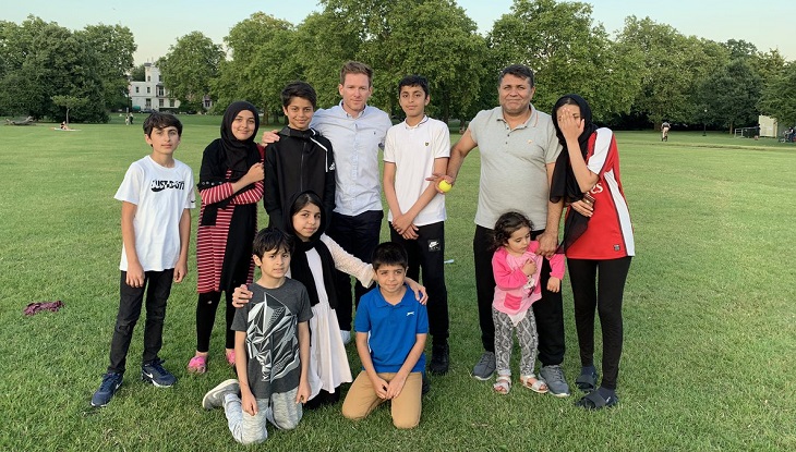 ক্রিকেট খেলে আফগান পরিবারের হৃদয় জয় করলেন মরগান