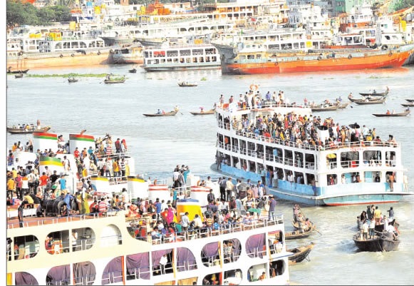 ধর্মঘট প্রত্যাহারের পর ছুটছে লঞ্চ