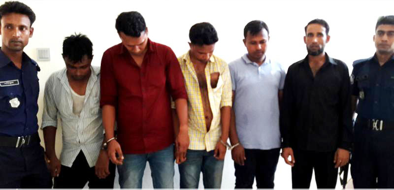 বাগেরহাটে ইজিবাইক ছিনতাইকালে পাঁচ যুবককে গণধোলাই দিয়ে পুলিশে সোপর্দ