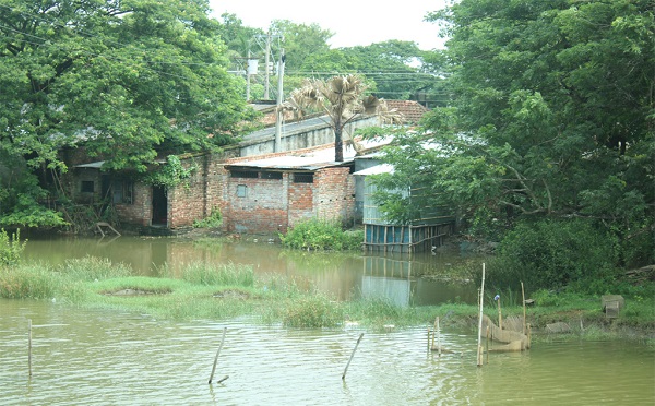 দফায় দফায় দখল হয়ে যাচ্ছে তালার দলুয়ার ঠান্ডা নদী