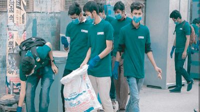 খুলনা নগরী পরিষ্কার রাখতে ভিন্ন উদ্যোগ,বর্জ্যর বিনিময়ে গাছ এক ঝাঁক তরুণের কাজ