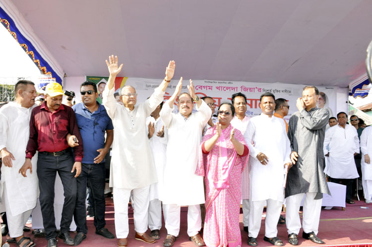 যার হাতে গণতন্ত্র হত্যা হয়েছিল সে রাষ্ট্রীয় মর্যাদা পায় – মির্জা ফখরুল