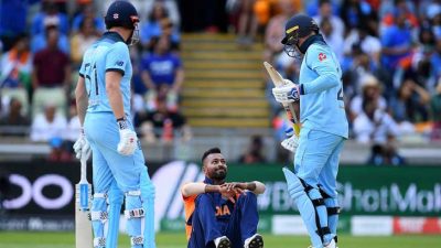 ভারতকে হারিয়ে সেমির স্বপ্ন জিইয়ে রাখল ইংল্যান্ড