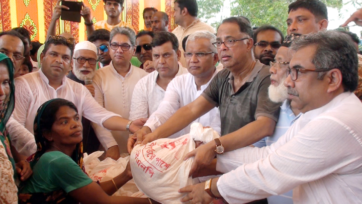 জনগণের দল বলেই বন্যার্ত্যদের পাশে দাঁড়িয়েছে বিএনপি