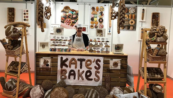 রান্না নয়, ‘সেলাই’ করে খাবার বানান তিনি!