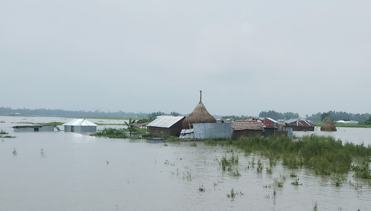 কুড়িগ্রামে বন্যার মারাত্মক অবনতিঃপানিবন্দি হাজার হাজার মানুষ