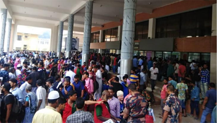 ইমিগ্রেশন সার্ভারে ত্রুটি, ভোগান্তিতে বেনাপোলের পাসপোর্ট যাত্রীরা