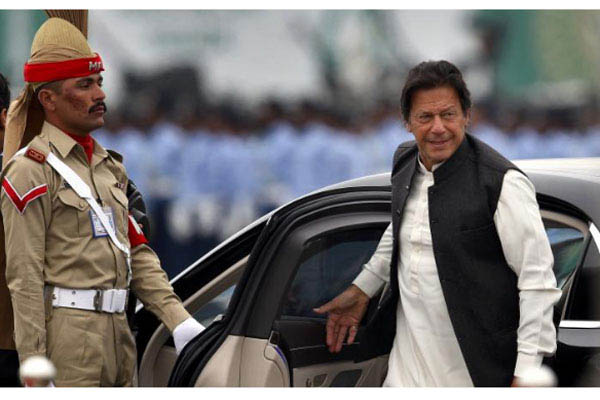 মনে হচ্ছে বিশ্বকাপ জয় করে এলাম’, পাকিস্তানে ফিরে বললেন ইমরান