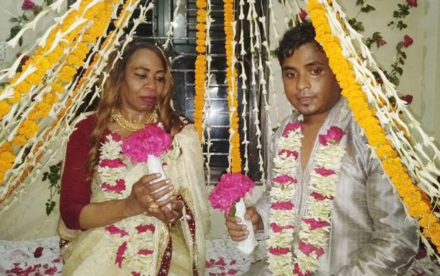 প্রেমের টানে মার্কিন নারী সারলেট এখন লক্ষ্মীপুরে