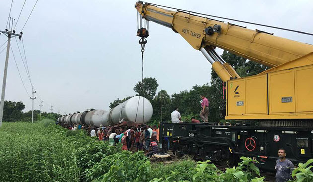প্রকৌশলীর গাফলতিতে রাজশাহীতে ট্রেন দুর্ঘটনা