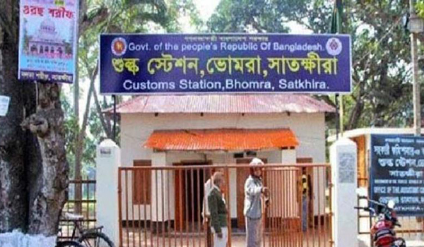 ভোমরা বন্দর দিয়ে মিথ্যা ঘোষণায় আনা দুই  কোটি টাকার মাছ নামমাত্র মূল্যে নিলামে