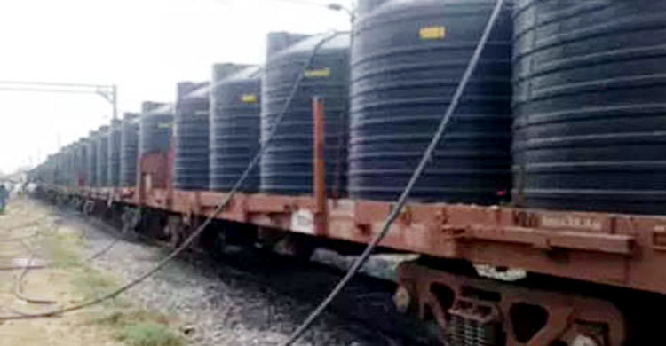 ২৫ লাখ লিটার পানি নিয়ে চেন্নাই যাচ্ছে ট্রেন