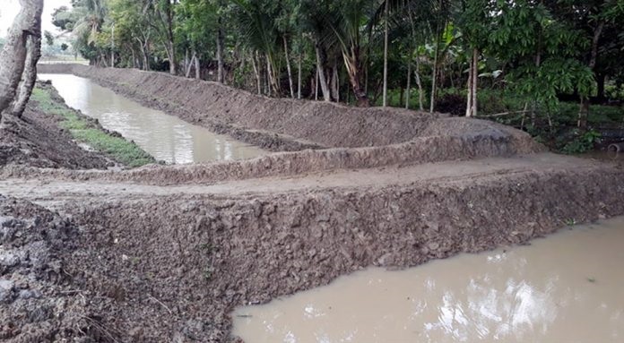 কেশবপুর ভূমি অফিসের কর্মচারী রফিকুল ইসলামের বিরুদ্ধে সরকারী খাস জমি দখলের অভিযোগ