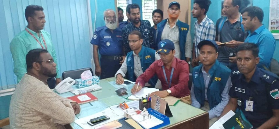 দুর্নীতি দমন কমিশন (দুদক)র এনফোর্সমেন্ট টিমের সারাদেশে পৃথক পাঁচটি অভিযান পরিচালনা