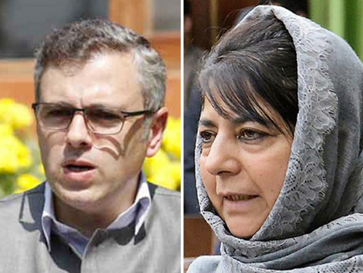 কাশ্মিরে গৃহবন্দি সাবেক দুই মুখ্যমন্ত্রী, সভা সমাবেশ নিষিদ্ধ