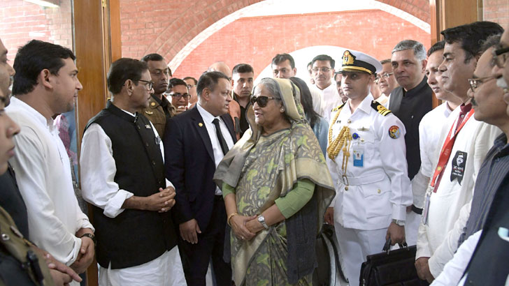 দ্বারে দ্বারে গিয়ে ডেঙ্গু সম্পর্কে মানুষকে সচেতন করুন: প্রধানমন্ত্রী