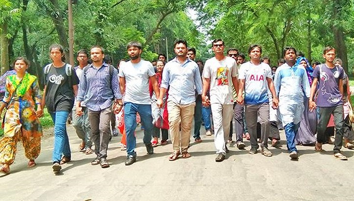 ভর্তি ফরমের মূল্যবৃদ্ধির প্রতিবাদে জাবিতে বিক্ষোভ মিছিল