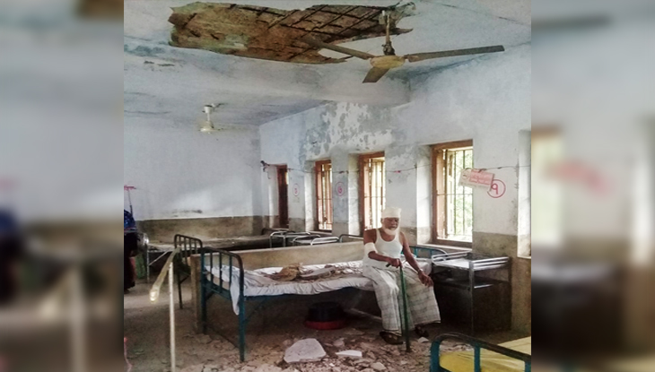 বাগেরহাট কচুয়া হাসপাতালে রোগীর ওপর ধসে পড়ল ছাদ