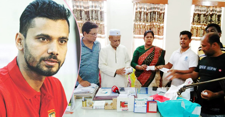 ডেঙ্গু পরীক্ষায় নড়াইলে ২০০ কিটস দিলেন এমপি মাশরাফি