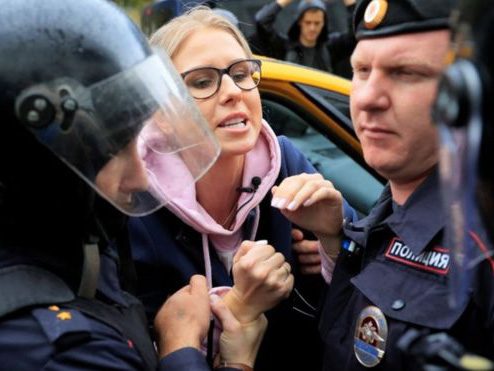 রাশিয়ার বিরোধী দলীয় নেতা আটক