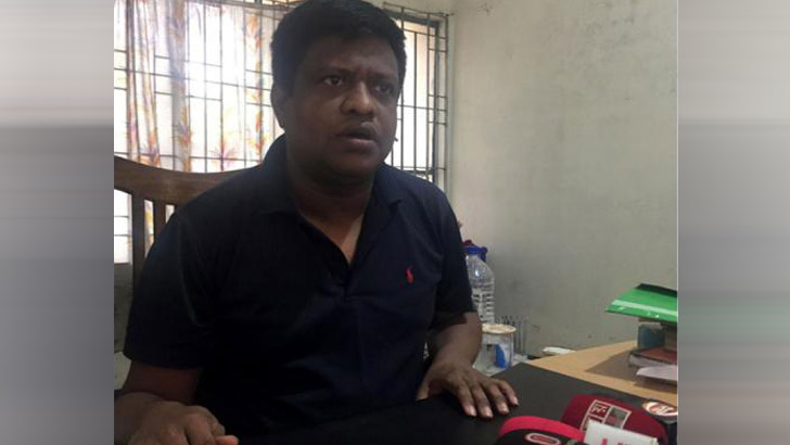 ঘুষ ছাড়া দলিল স্বাক্ষর করেন না সাবরেজিস্ট্রার সুব্রত