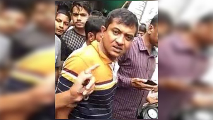 ১০ লাখ টাকা ছিনতাইকালে ধরা পড়া সেই পুলিশসহ ৩ জনের বিরুদ্ধে মামলা