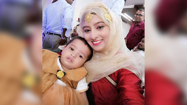 স্বামী নামিয়ে দেয়ার পরই বাস কেড়ে নিল ফারহানাজের প্রাণ