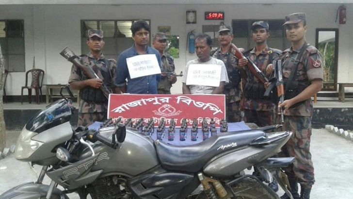 ঝিনাইদহে ব্যাগ ভর্তি ফেনসিডিলসহ কেএমপির পুলিশ সদস্য আটক