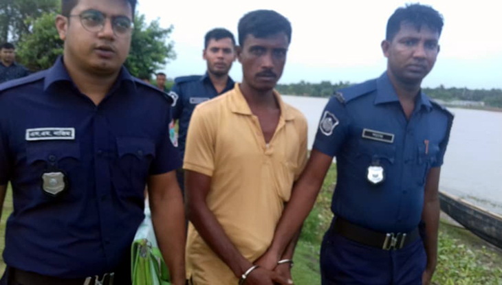 রূপসায় নিজ ঘরে গৃহবধূর মরদেহ, স্বামী আটক