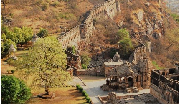 সম্রাট আকবরের দুর্ভেদ্য চিতোর বিজয়