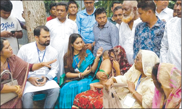 শার্শায় সেই গৃহবধূ ধর্ষণের মামলা পিবিআইতে : ক্ষতিগ্রস্ত পরিবারের পাশে বিএনপি নেত্রী নিপুণ রায় চৌধুরী