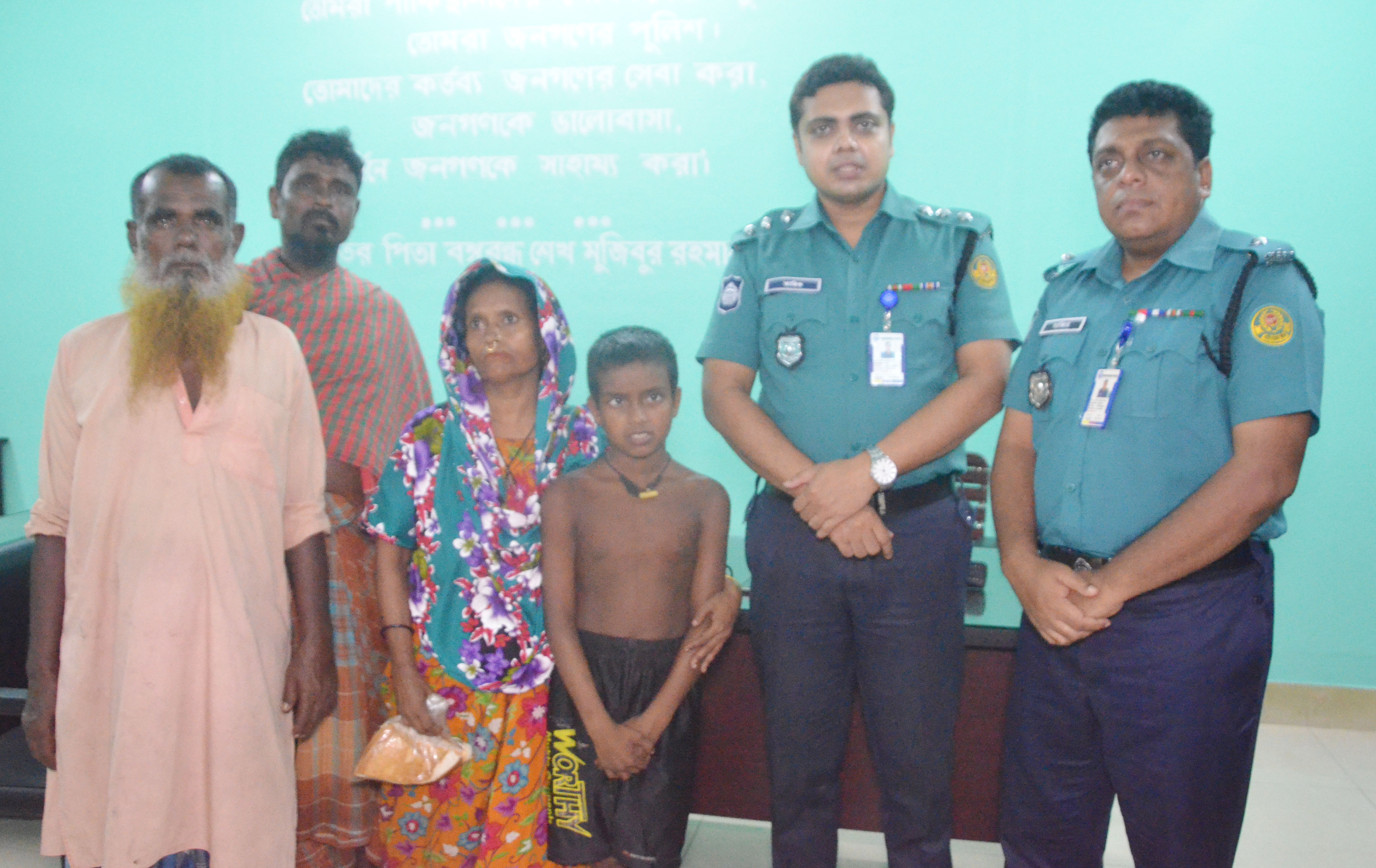 হারিয়ে যাওয়া শিশুকে মায়ের কোলে ফিরিয়ে দিল পুলিশ