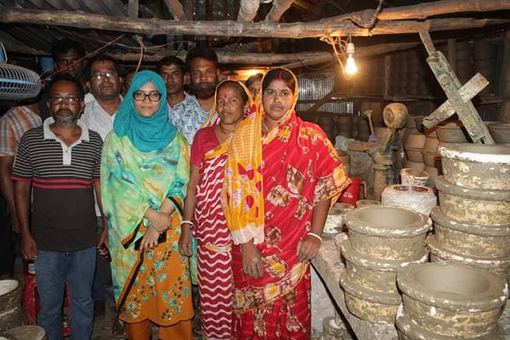 আধু‌নিকতার ছোঁয়ায় সংকটের মুখে রূপসার মৃৎ শিল্প পা‌শে দাঁড়া‌নোর আশ্বাস ইউএনও নাস‌রি‌নের
