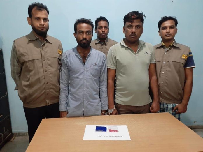 খুলনায় ডিবি’র অভিযানে ৩১৩ পিস ইয়াবাসহ দুই মাদক ব্যবসায়ী আটক