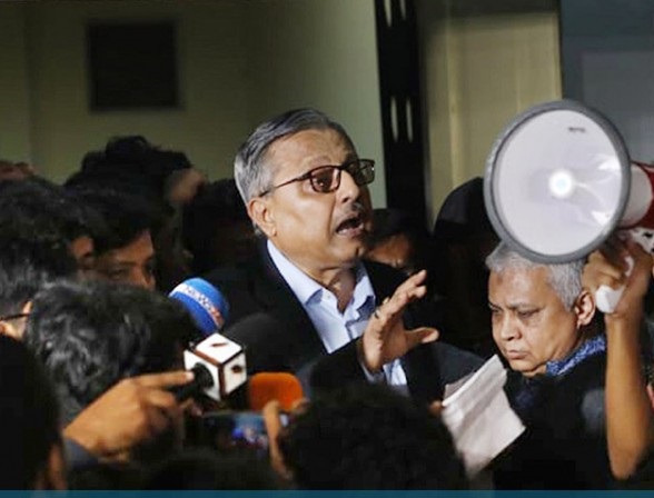 স্পষ্ট জবাব না দিয়ে ফের কার্যালয়ে ঢুকলেন বুয়েট ভিসি