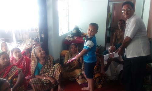 শারদীয়া দুর্গাপূজা উপলক্ষে গরীব ও দুস্থ্যদের মধ্যে বস্ত্র বিতরণ