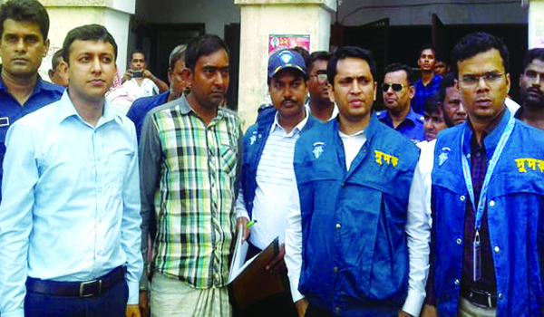 বাগেরহাটে বিআরটিএ কার্যালয়ে দুদকের হানা, দালালের কারাদণ্ড