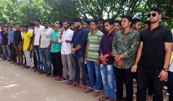 বিএল কলেজ ছাত্রাবাসে বহিরাগতদের আধিপত্য