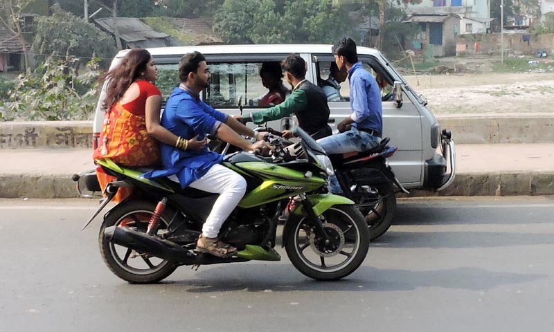 হেলমেট না থাকলে জরিমানা ১০ হাজার, শুক্রবার থেকে কার্যকর