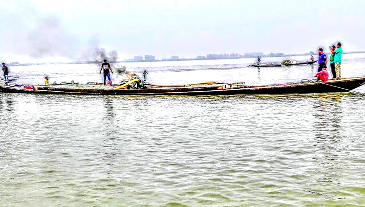 যমুনায় বালু উত্তোলনের দায়ে ড্রেজার মালিককে জরিমানা